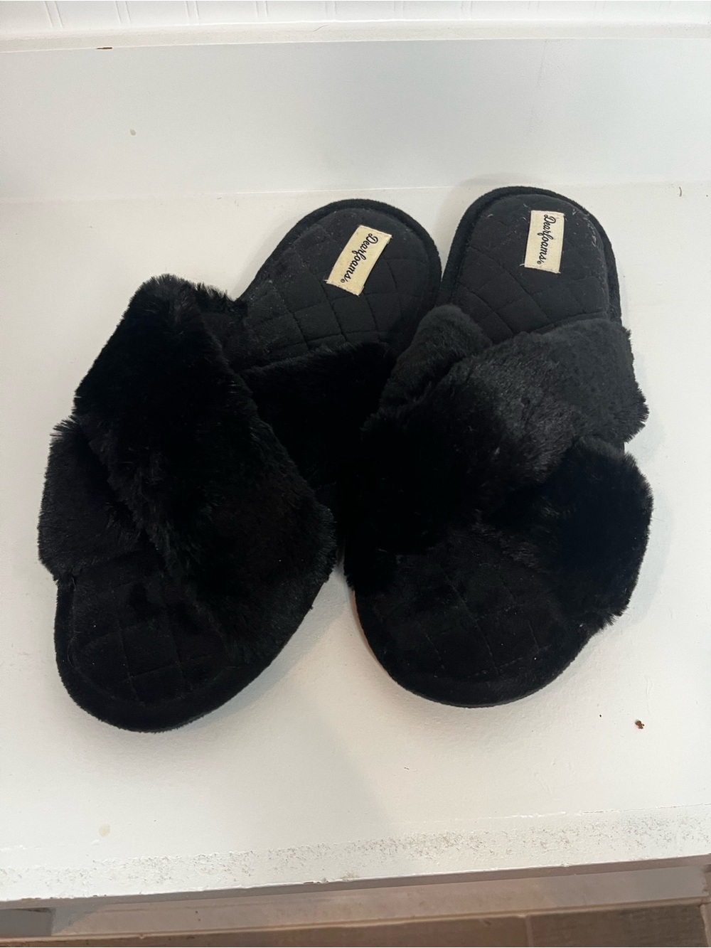 dearfoams Black Faux-Fur Crossband Women’s Slippers